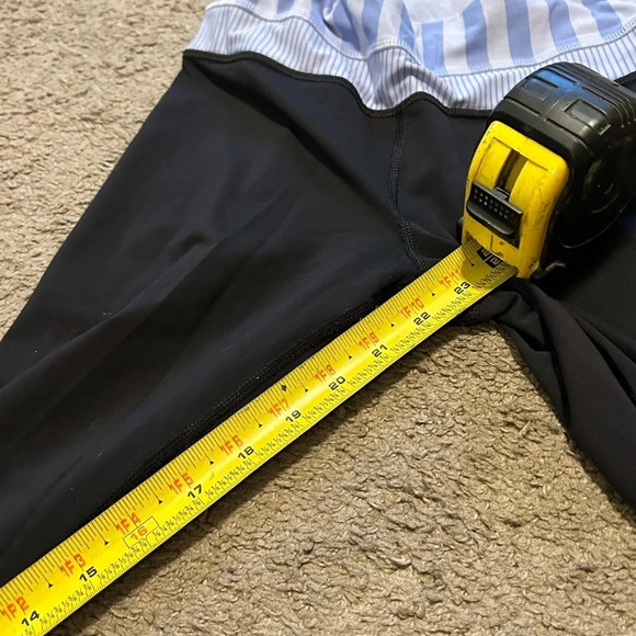 Lululemon adjustable tie Capri Leggings - Picture 8 of 8